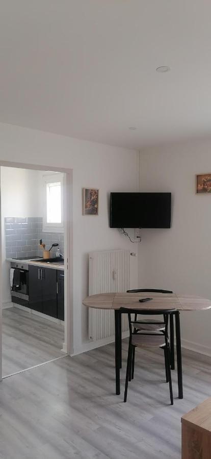 Appartement Avec Balcon Et Parking Prive Roanne Zewnętrze zdjęcie
